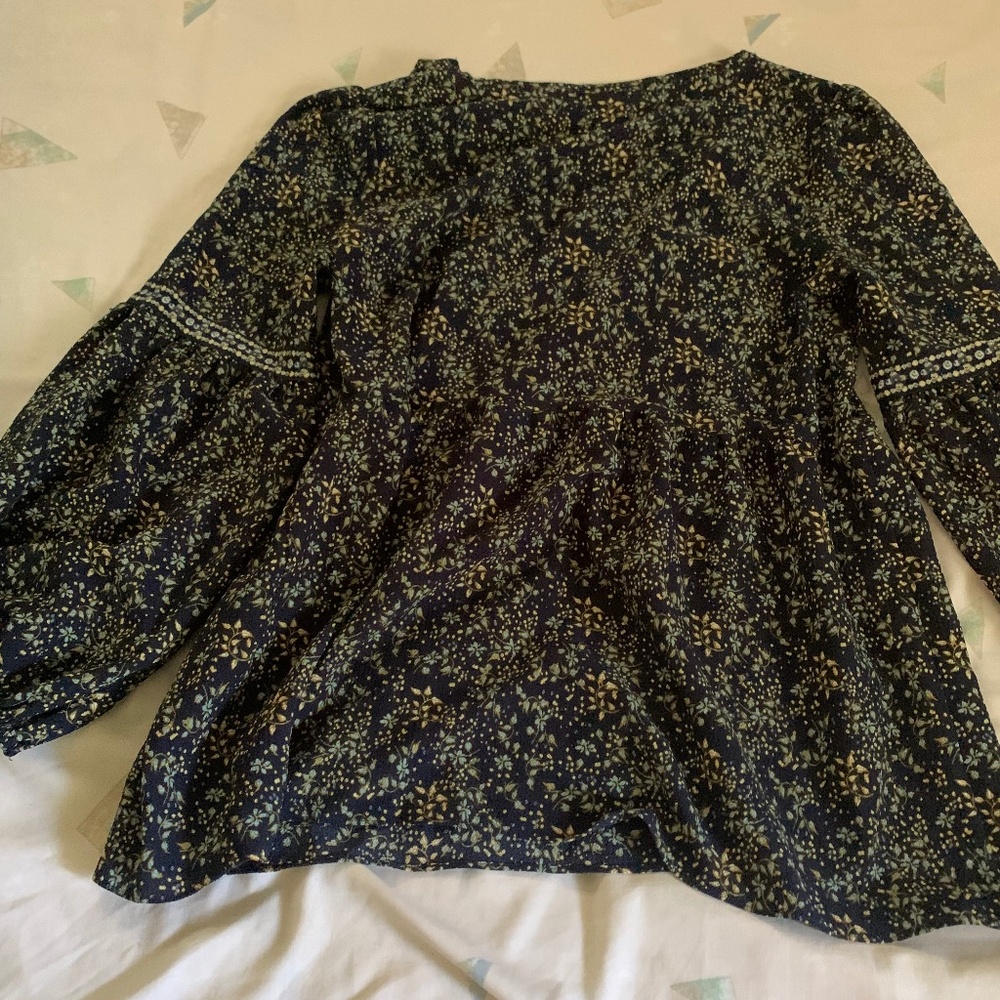 Max studio flower ballon sleeves top